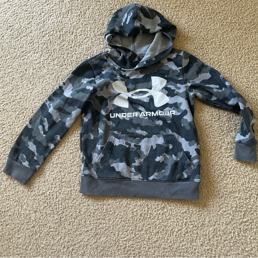 Under Armour Kids Gray Camo Hoodie Boys size S small